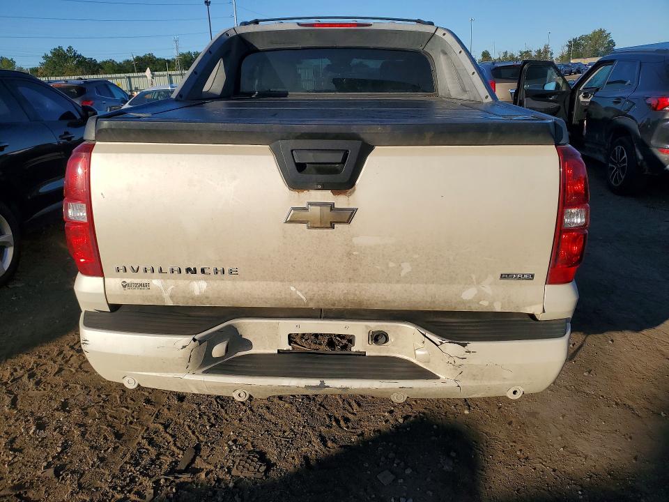 68776026 :رقم المزاد ، 3GNFK123X8G293275 vin ، 2008 Chevrolet Avalanche مزاد بيع