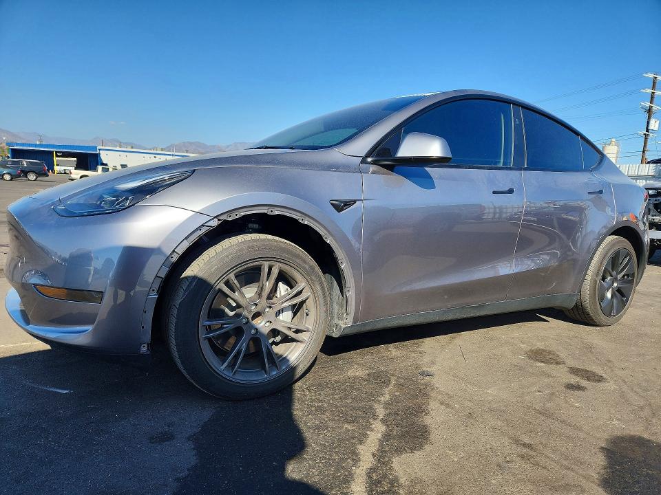 2025 Tesla Model Y მანქანა იყიდება აუქციონზე, vin: 7SAYGDED9SF242133, აუქციონის ნომერი: 67918046
