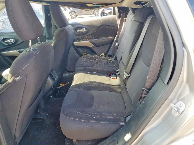 68696246 :رقم المزاد ، 1C4PJLCB1HW660762 vin ، 2017 Jeep Cherokee مزاد بيع