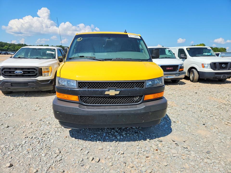 67113406 :رقم المزاد ، 1GCWGAFPXM1174349 vin ، 2021 Chevrolet Express G2500 مزاد بيع