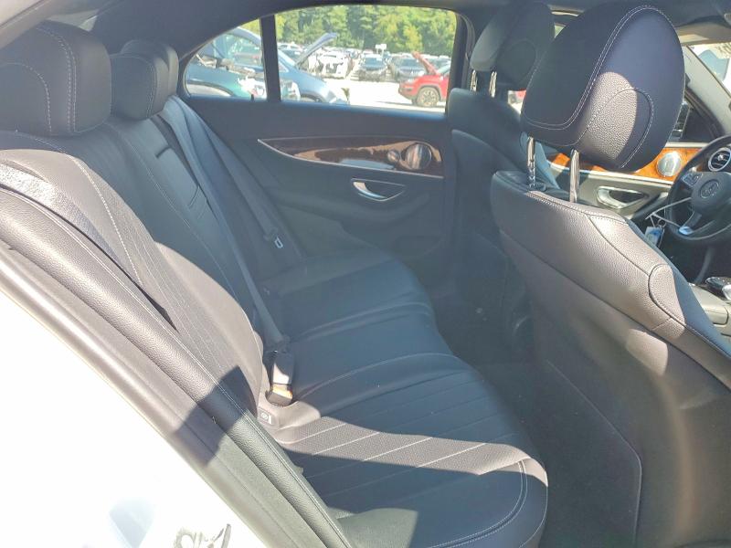 69359496 :رقم المزاد ، WDDZF4KB8JA344026 vin ، 2018 Mercedes-benz E مزاد بيع