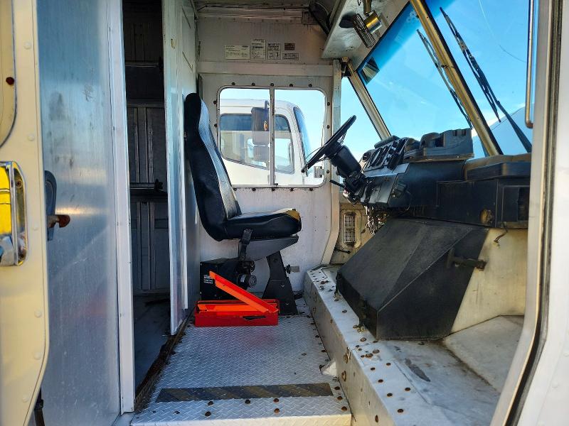 Продаж на аукціоні авто 2002 Frht - Freightliner Chassis, vin: 4UZAANBW22CK57173, номер лоту: 69374576