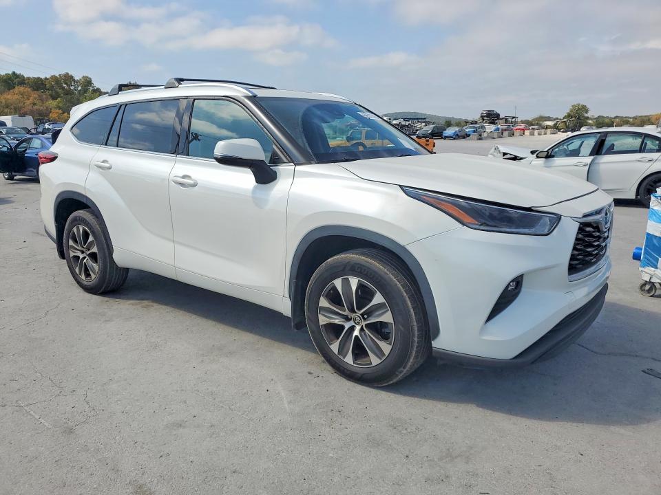 2021 Toyota Highlander მანქანა იყიდება აუქციონზე, vin: 5TDGZRBH7MS105469, აუქციონის ნომერი: 69572516