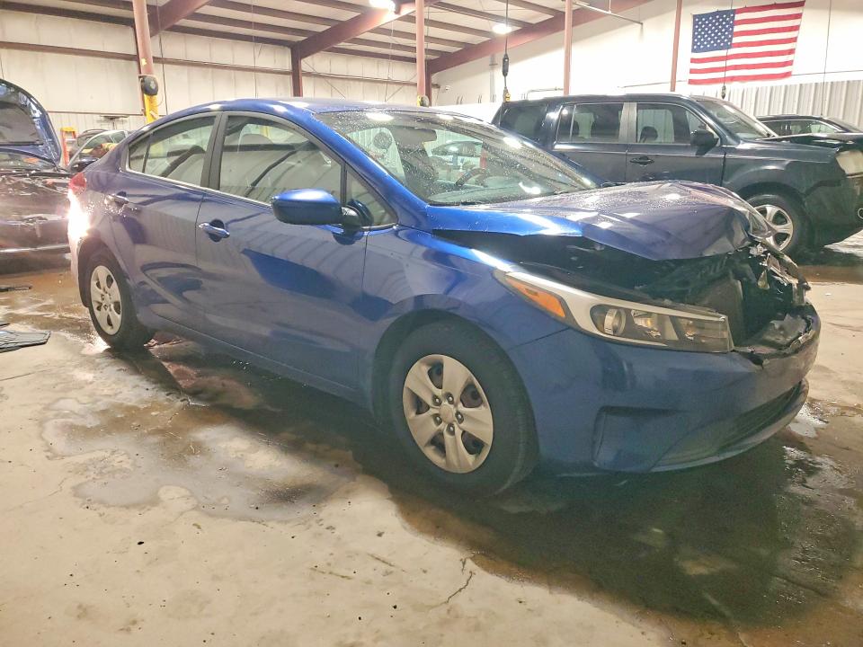 68547376 :رقم المزاد ، 3KPFK4A75HE095097 vin ، 2017 Kia Forte مزاد بيع