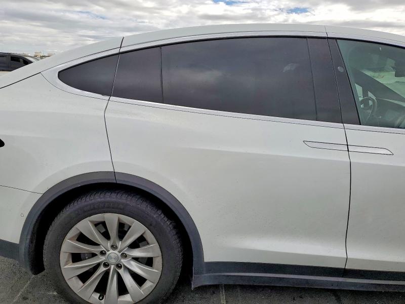Продажа на аукционе авто 2018 Tesla Model X, vin: 5YJXCAE20JF104660, номер лота: 67744316