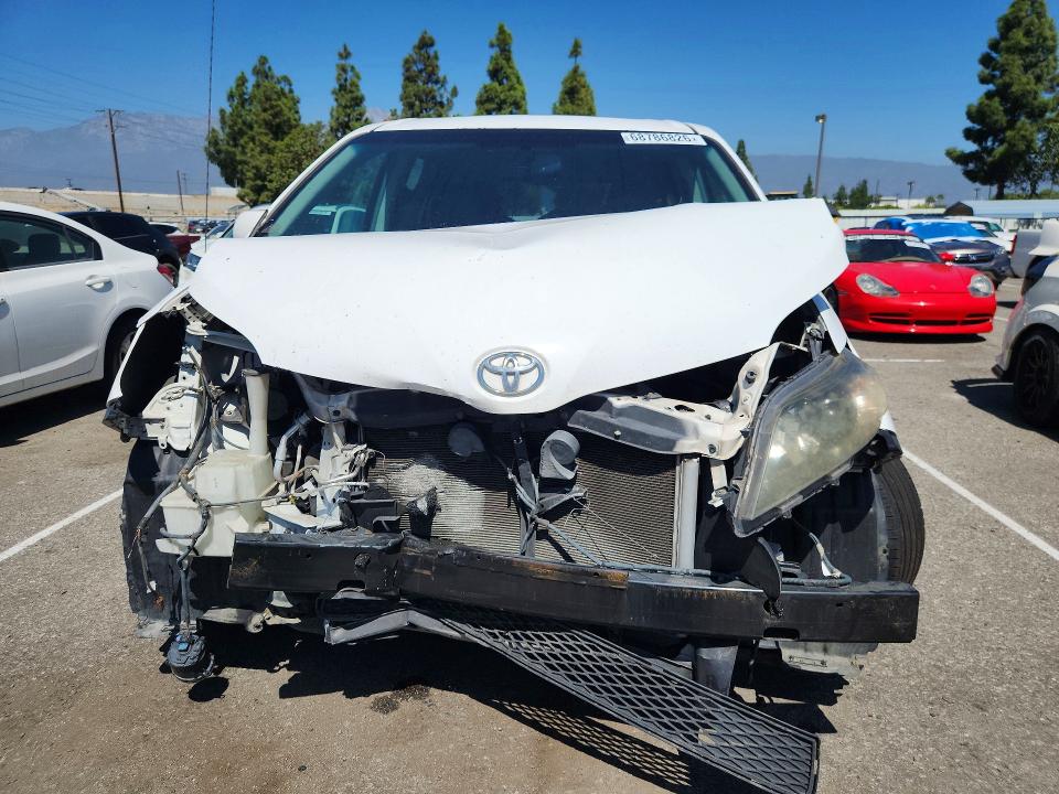 Продажа на аукционе авто 2014 Toyota Sienna, vin: 5TDXK3DC8ES422245, номер лота: 68786826