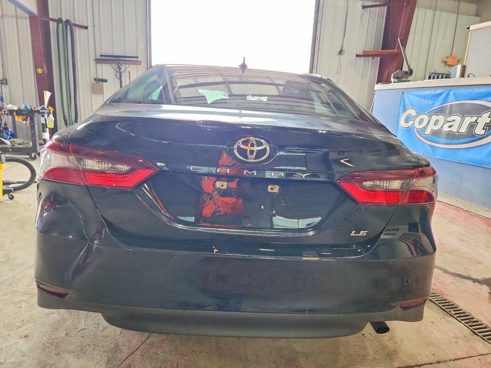 68418246 :رقم المزاد ، 4T1C11AK0MU448636 vin ، 2021 Toyota Camry مزاد بيع