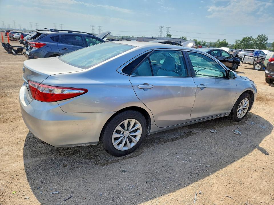 67360356 :رقم المزاد ، 4T4BF1FK9FR492231 vin ، 2015 Toyota Camry مزاد بيع