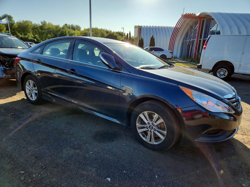 68137606 :رقم المزاد ، 5NPEB4AC6EH889445 vin ، 2014 Hyundai Sonata مزاد بيع