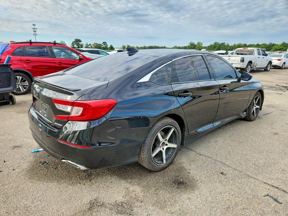 Продаж на аукціоні авто 2018 Honda Accord, vin: 1HGCV1F34JA020562, номер лоту: 69389936