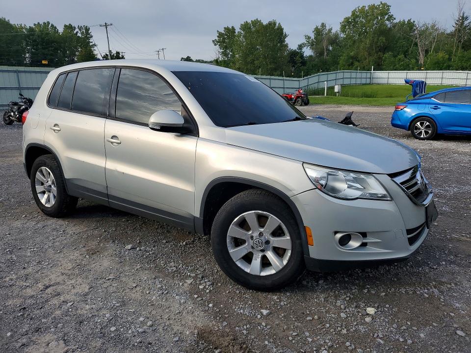 2010 Volkswagen Tiguan მანქანა იყიდება აუქციონზე, vin: WVGBV7AX6AW526626, აუქციონის ნომერი: 68823736