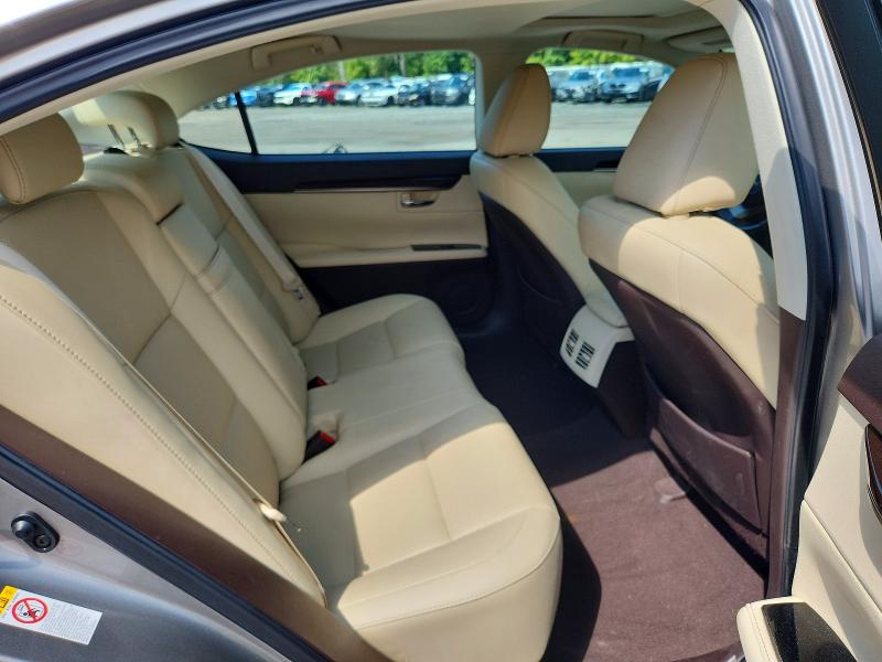 67454796 :رقم المزاد ، 58ABK1GG8HU056630 vin ، 2017 Lexus Es مزاد بيع