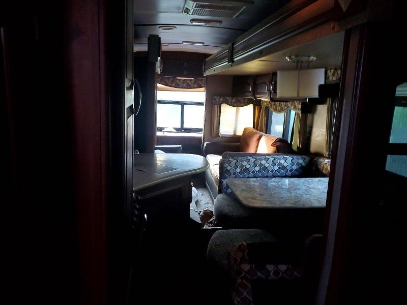67238636 :رقم المزاد ، 4YDT29822FB453175 vin ، 2015 Keystone Outback مزاد بيع