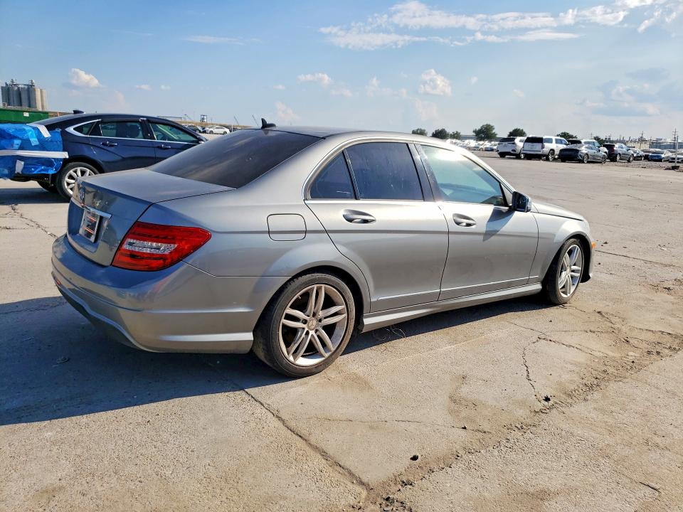 2012 Mercedes-benz C მანქანა იყიდება აუქციონზე, vin: WDDGF4HB9CA621977, აუქციონის ნომერი: 70892066