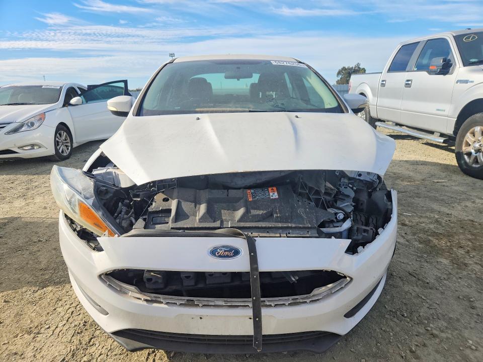 2015 Ford Focus მანქანა იყიდება აუქციონზე, vin: 1FADP3F2XFL329101, აუქციონის ნომერი: 68276256