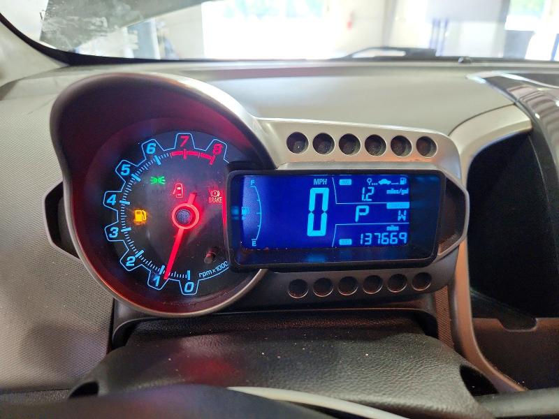 68059846 :رقم المزاد ، 1G1JE6SB1F4142102 vin ، 2015 Chevrolet Sonic مزاد بيع