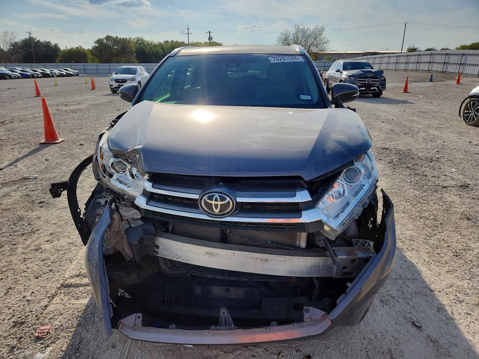 2017 Toyota Highlander მანქანა იყიდება აუქციონზე, vin: 5TDYZRFH1HS228110, აუქციონის ნომერი: 70261506