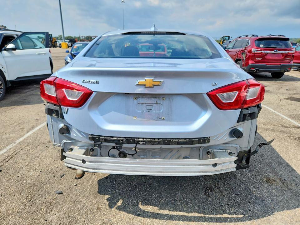 2018 Chevrolet Cruze მანქანა იყიდება აუქციონზე, vin: 1G1BE5SM7J7231096, აუქციონის ნომერი: 69503776