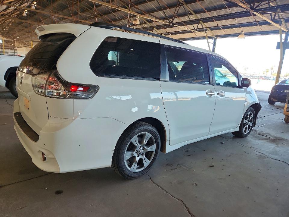 Продажа на аукционе авто 2019 Toyota Sienna, vin: 5TDEZ3DCXKS219405, номер лота: 67560366