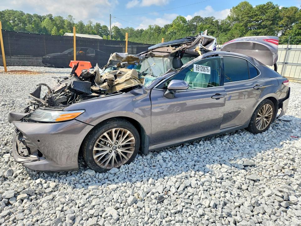 69120676 :رقم المزاد ، 4T1BZ1HK6JU008569 vin ، 2018 Toyota Camry مزاد بيع