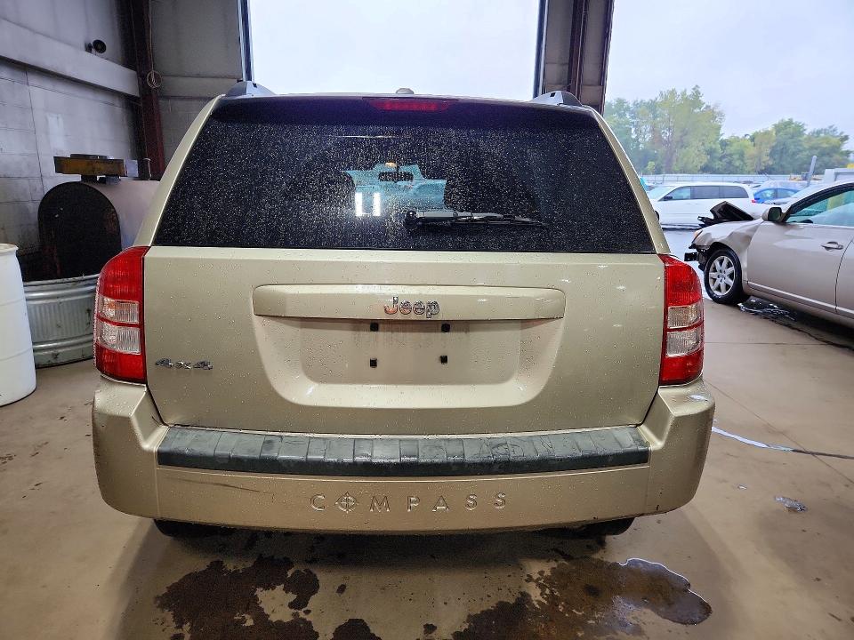 2010 Jeep Compass მანქანა იყიდება აუქციონზე, vin: 1J4NF4FBXAD511062, აუქციონის ნომერი: 70621086