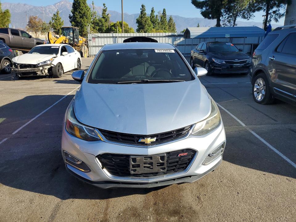 2017 Chevrolet Cruze მანქანა იყიდება აუქციონზე, vin: 3G1BE6SMXHS584711, აუქციონის ნომერი: 70239056