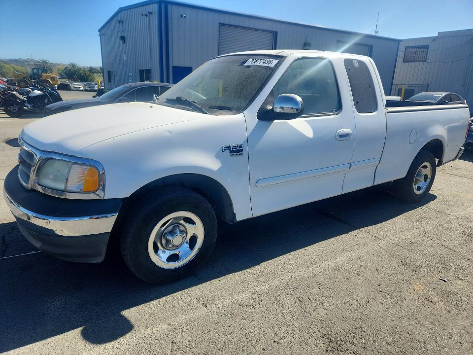 70877436 :رقم المزاد ، 1FTRX17L42NA70504 vin ، 2002 Ford F150 مزاد بيع