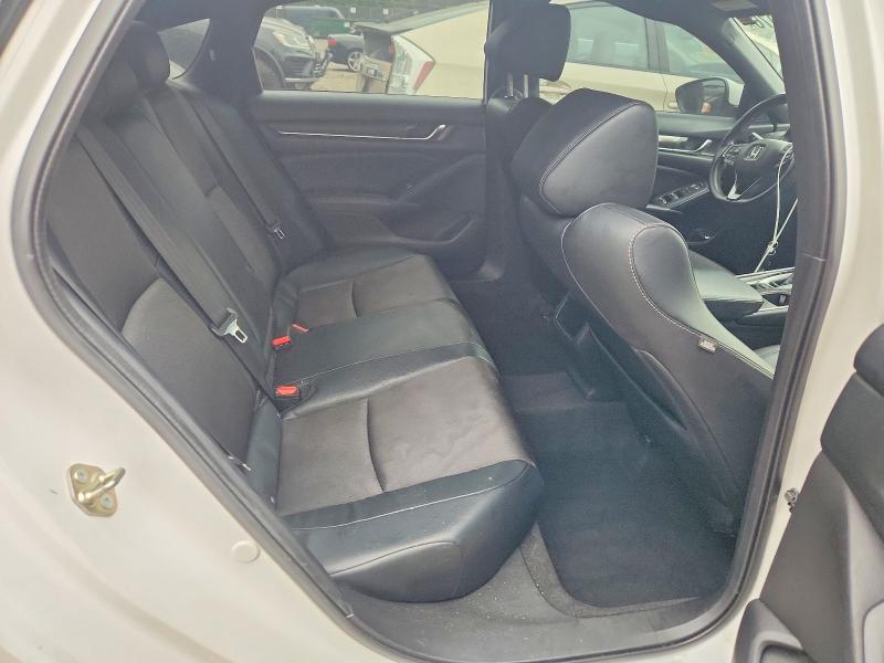 69235076 :رقم المزاد ، 1HGCV1F3XJA183572 vin ، 2018 Honda Accord مزاد بيع