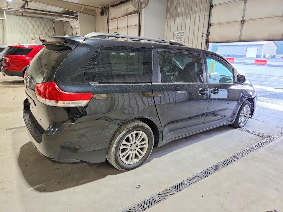 69051376 :رقم المزاد ، 5TDYK3DC4CS259773 vin ، 2012 Toyota Sienna مزاد بيع