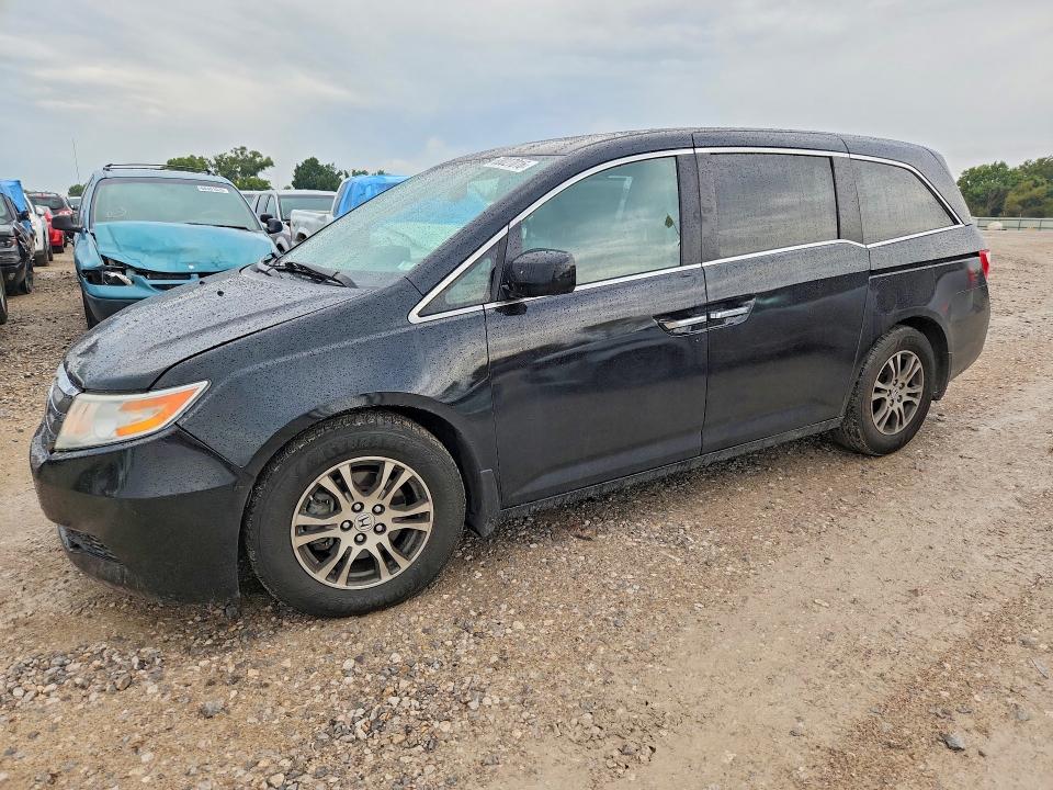 68027016 :رقم المزاد ، 5FNRL5H67DB028518 vin ، 2013 Honda Odyssey مزاد بيع