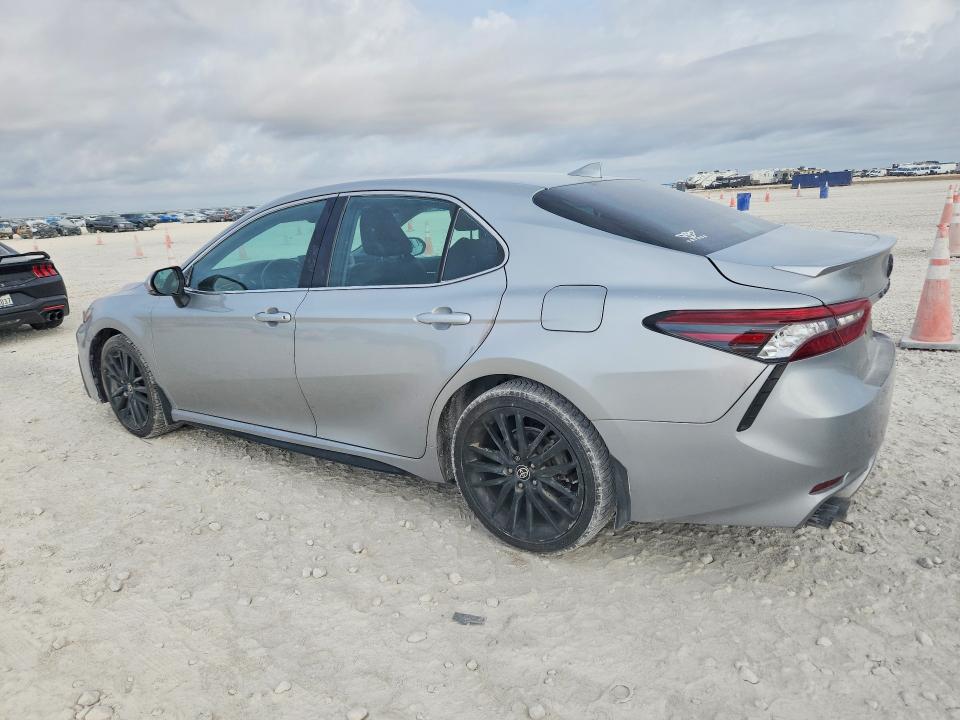 70628156 :رقم المزاد ، 4T1K61AKXMU443473 vin ، 2021 Toyota Camry مزاد بيع
