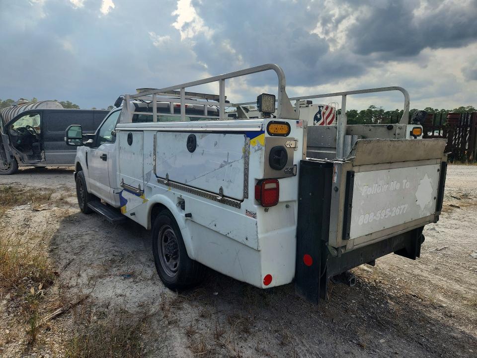 69151716 :رقم المزاد ، 1FDRF3E68HEE58724 vin ، 2017 Ford F350 مزاد بيع