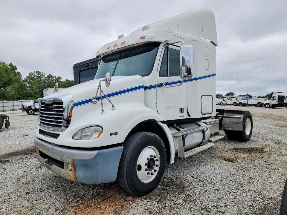 66741486 :رقم المزاد ، 1FUBF0CV6ADAP0137 vin ، 2010 Freightliner Columbia مزاد بيع