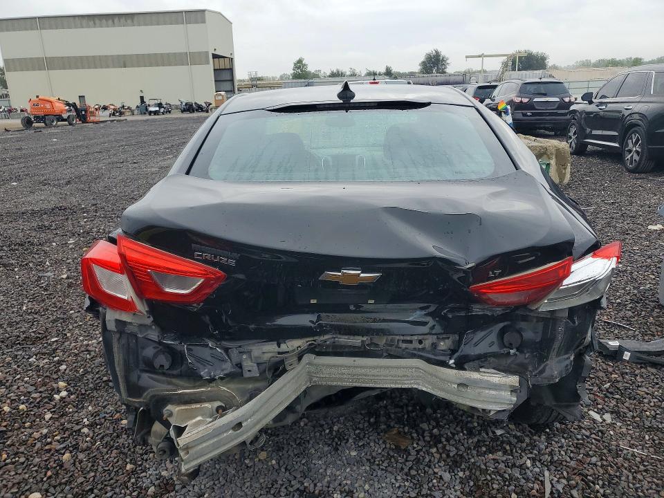 70626146 :رقم المزاد ، 1G1BE5SM5H7230118 vin ، 2017 Chevrolet Cruze مزاد بيع