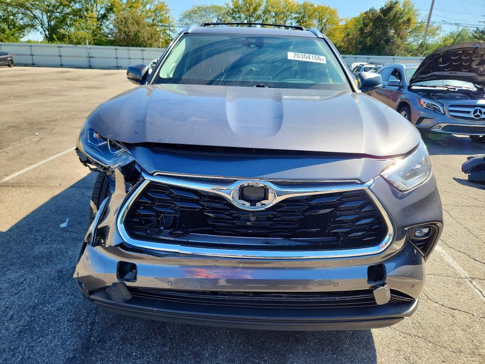 Продажа на аукционе авто 2021 Toyota Highlander, vin: 5TDDZRBH9MS069819, номер лота: 70304106