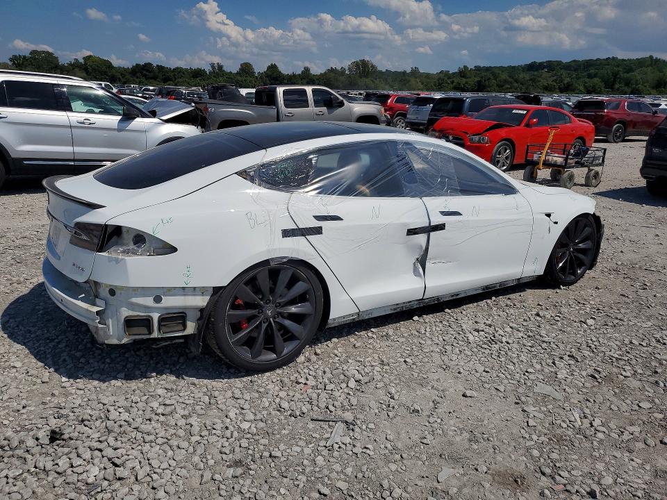 Продажа на аукционе авто 2015 Tesla Model S, vin: 5YJSA1H22FFP74956, номер лота: 67170276