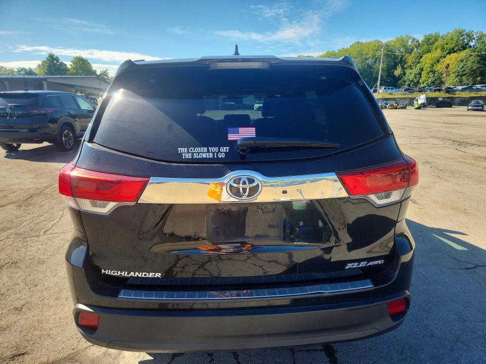 Продажа на аукционе авто 2018 Toyota Highlander, vin: 5TDJZRFH2JS538919, номер лота: 69007126
