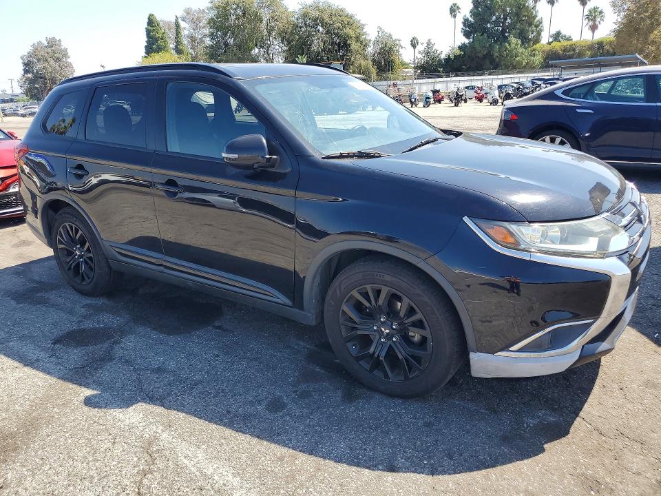 Продажа на аукционе авто 2018 Mitsubishi Outlander, vin: JA4AD3A33JZ021628, номер лота: 69451086