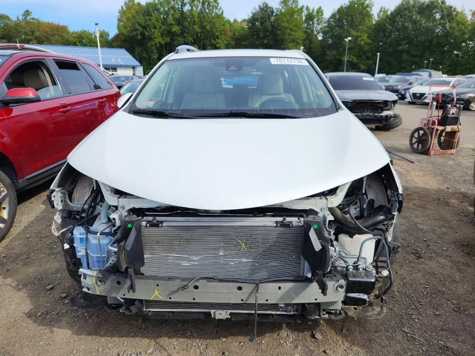 Aukcja sprzedaży 2017 Toyota Rav4, vin: JTMDFREVXHJ706486, numer aukcji: 70112736
