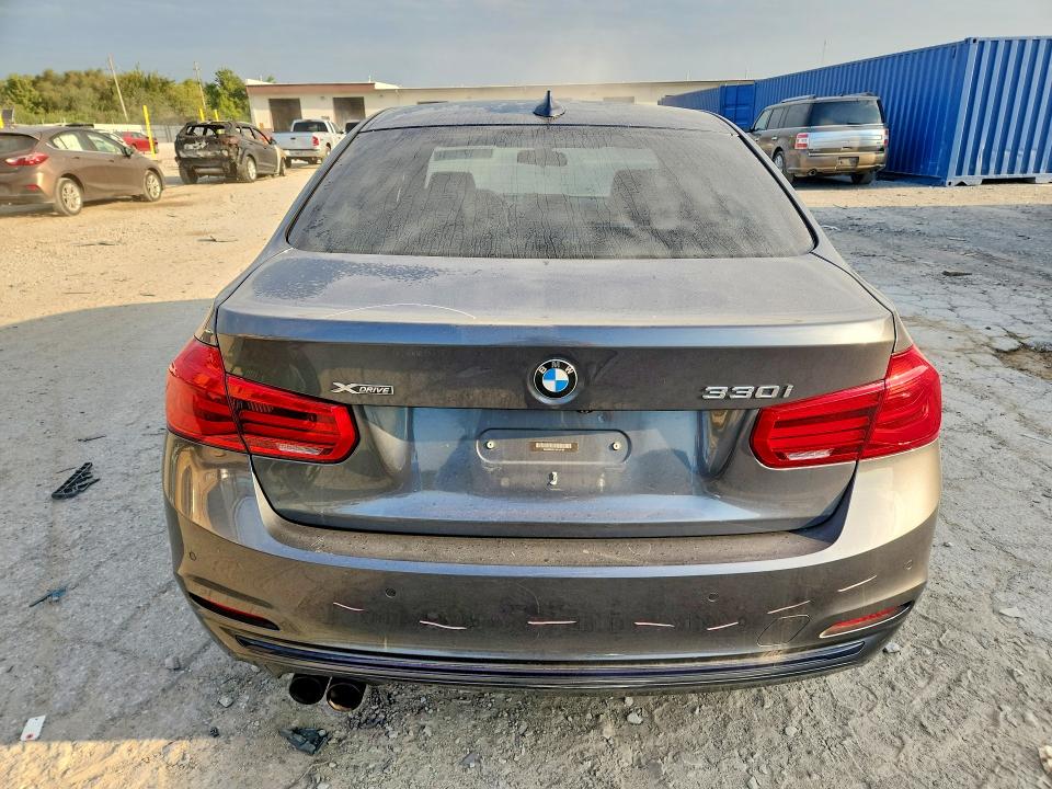 69099106 :رقم المزاد ، WBA8D9C51JA614180 vin ، 2018 Bmw 330 مزاد بيع