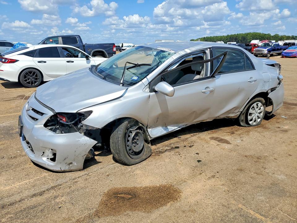 69151506 :رقم المزاد ، JTDBU4EE8B9136125 vin ، 2011 Toyota Corolla مزاد بيع