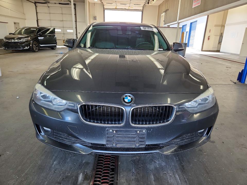 68191556 :رقم المزاد ، WBA3C3C57FK201384 vin ، 2015 Bmw 320 مزاد بيع
