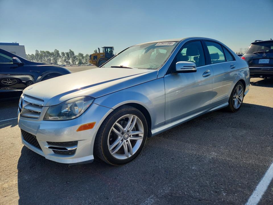 Продаж на аукціоні авто 2013 Mercedes-benz C, vin: WDDGF4HBXDA869690, номер лоту: 67541706