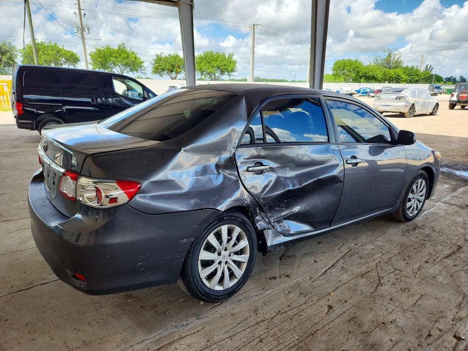 70749896 :رقم المزاد ، JTDBU4EE8C9178571 vin ، 2012 Toyota Corolla مزاد بيع