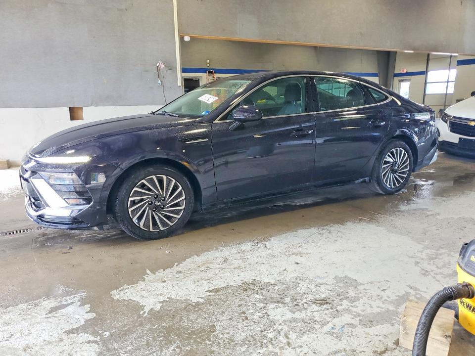Продажа на аукционе авто 2024 Hyundai Sonata Hybrid, vin: KMHL34JJ3RA090704, номер лота: 68800246