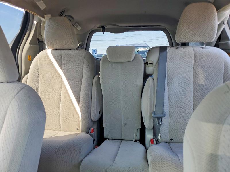 68104276 :رقم المزاد ، 5TDKK3DC1DS331682 vin ، 2013 Toyota Sienna مزاد بيع