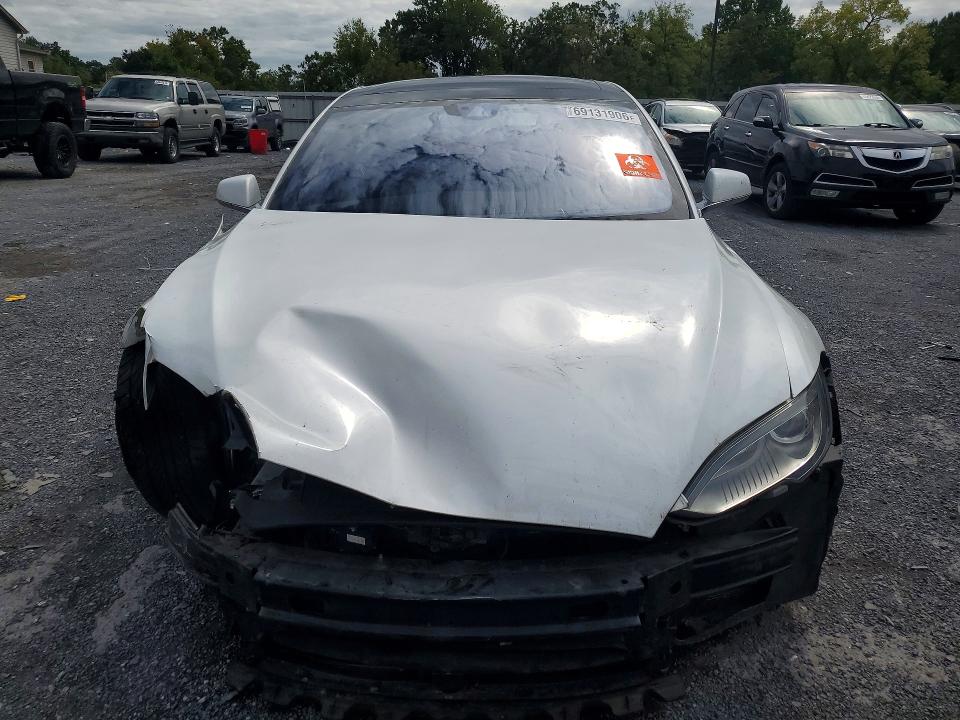 2015 Tesla Model S მანქანა იყიდება აუქციონზე, vin: 5YJSA1E22FF105946, აუქციონის ნომერი: 69131906