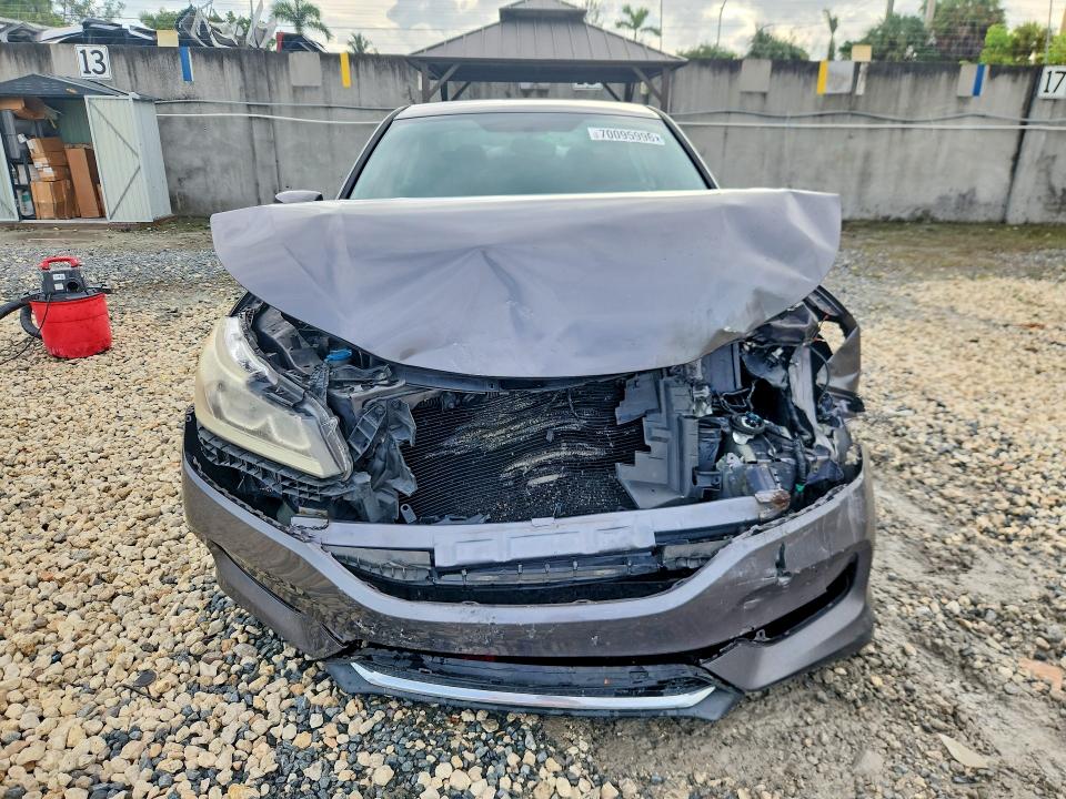 70095996 :رقم المزاد ، 1HGCR2F37HA291832 vin ، 2017 Honda Accord مزاد بيع