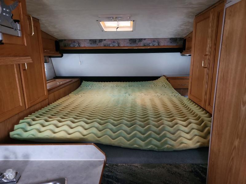 67037416 :رقم المزاد ، 8102EXDS52GNC0430 vin ، 2001 Snowbird Camper مزاد بيع