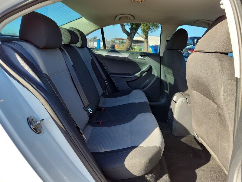 69390486 :رقم المزاد ، 3VW2B7AJ2JM261242 vin ، 2018 Volkswagen Jetta مزاد بيع
